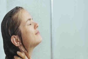 Confira se a água quente faz mal aos cabelos!